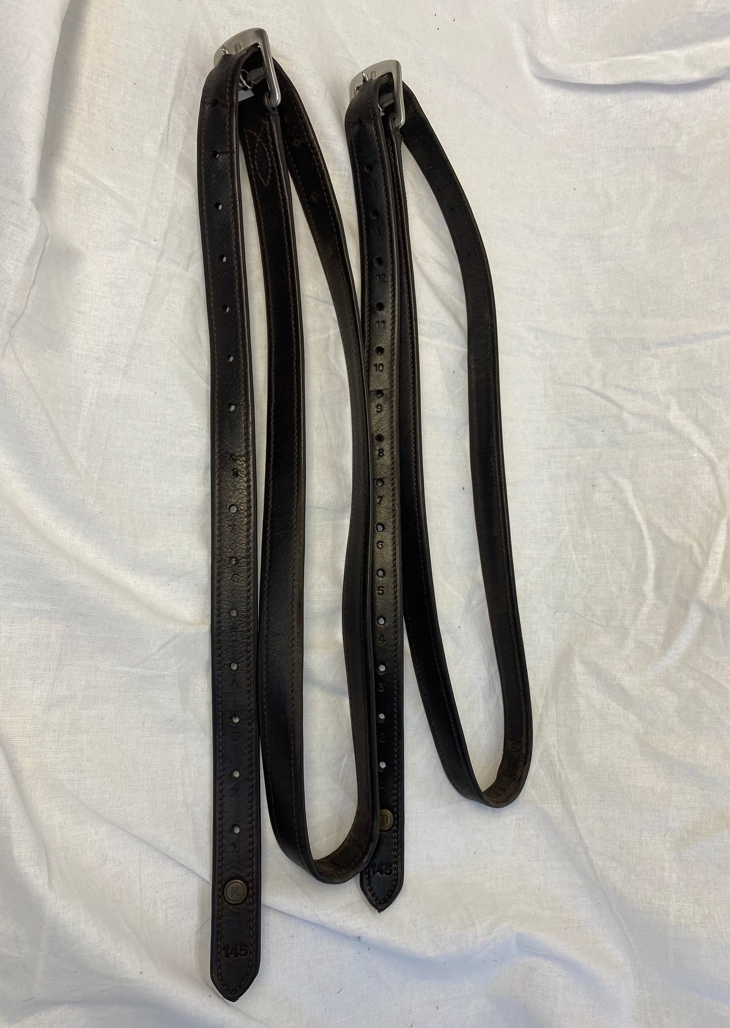 Calfskin stirrup leather | 145 | JH Collection