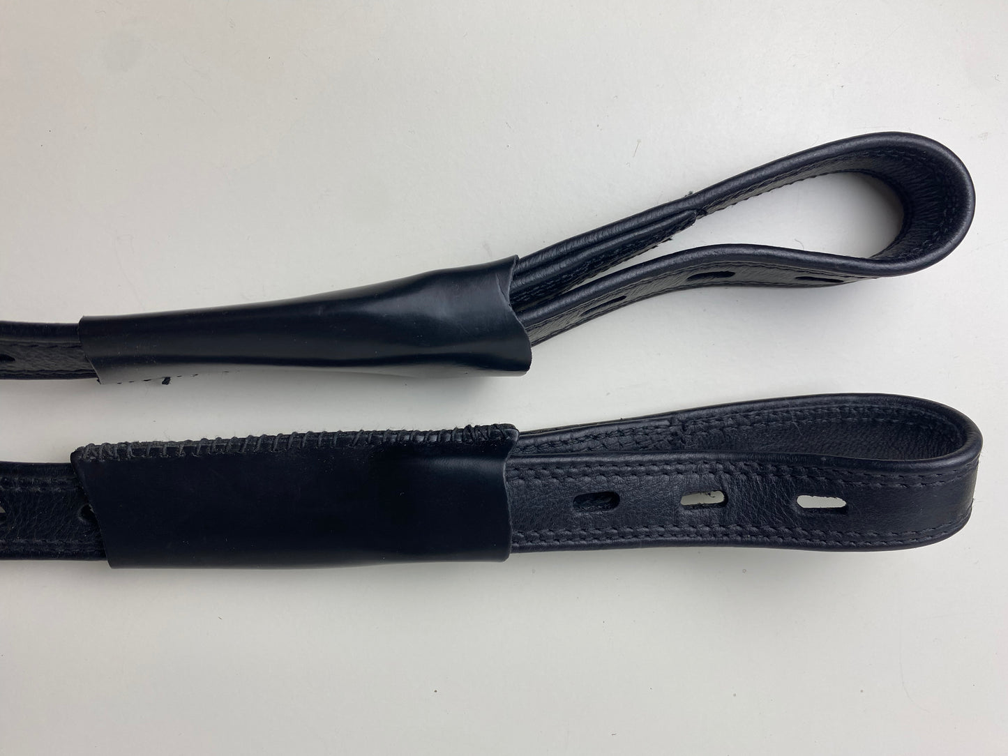 Stirrup leather with T-buckle | Globus