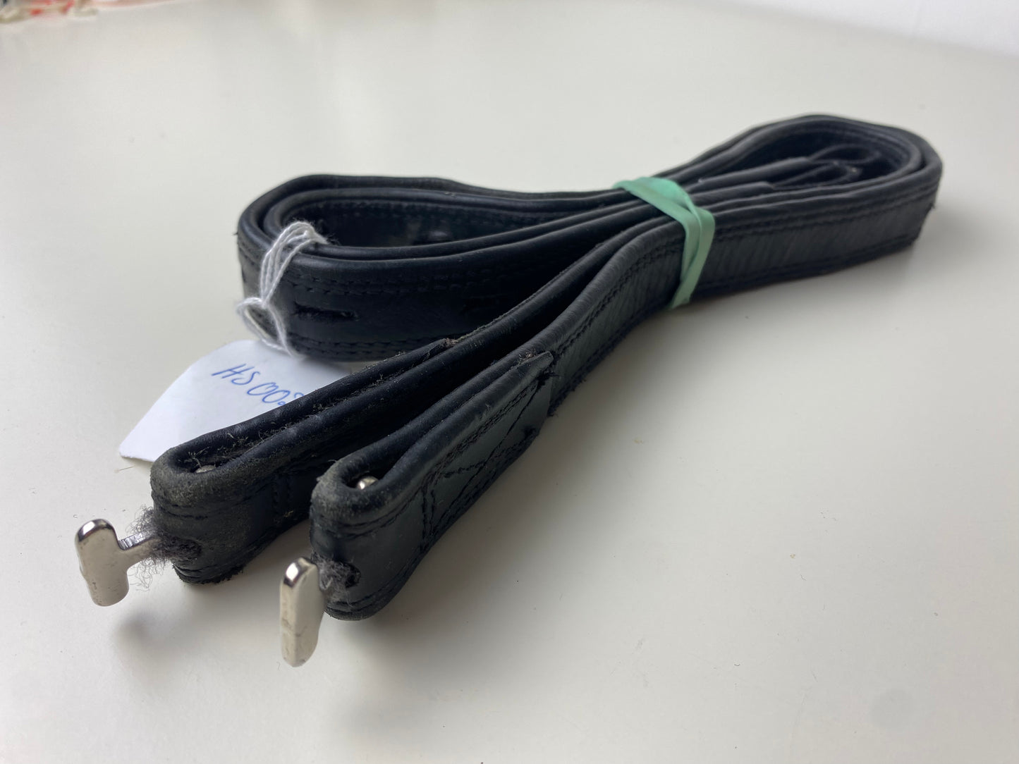 Stirrup leather with T-buckle | Globus