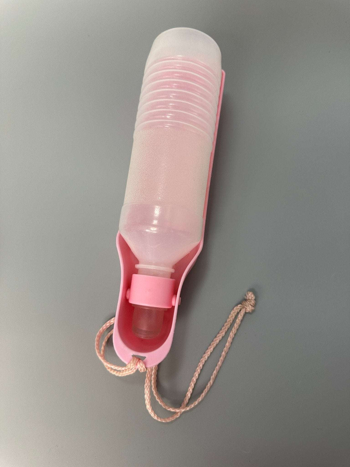Set två mat-/vattenskålar och en vattenflaska för hund
