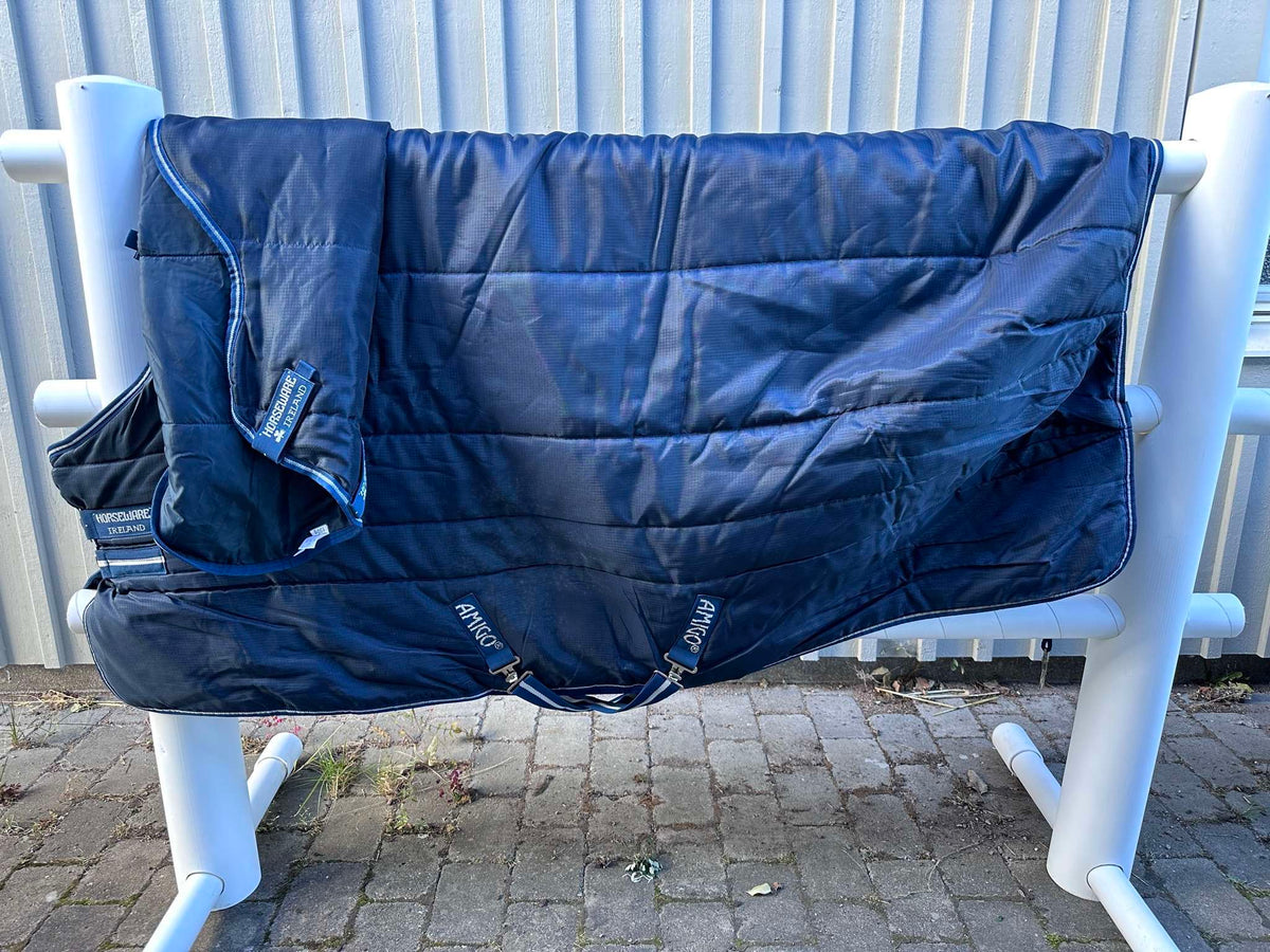 Stalltäcke Horseware Amigo Insulator 350g plus halstäcke 150g, storlek 6,0"/130 cm.