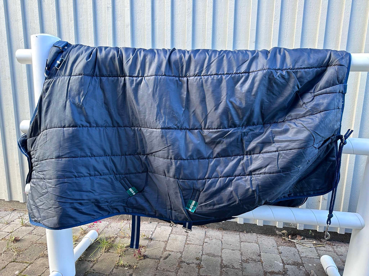 Stalltäcke Horseware Amigo Insulator 350g plus halstäcke 150g, storlek 6,0"/130 cm.