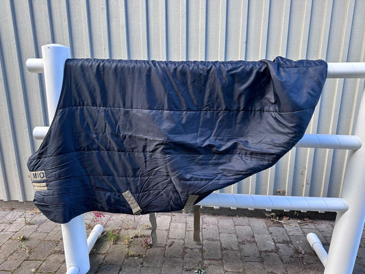 Stalltäcke Horseware Mio Medium 150g, storlek 6,0"/130 cm