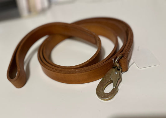 Hundkoppel i läder med karbinhake | BGB Orsa Sweden