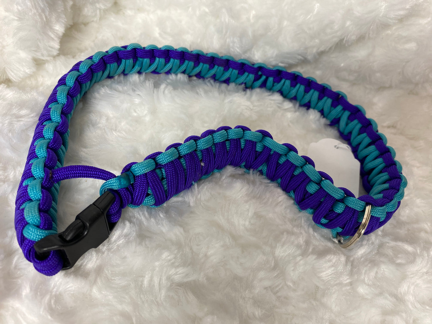 Hundhalsband flätat i paracord