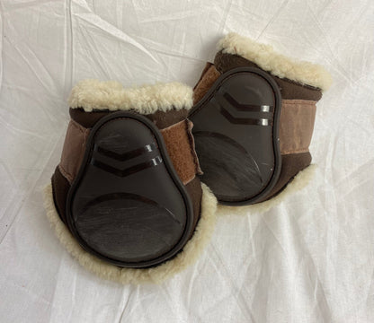 Benskydd bakstrykkappa med ull | Trinity - Equi ReUse Sweden AB