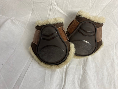 Benskydd bakstrykkappa med ull | Trinity - Equi ReUse Sweden AB