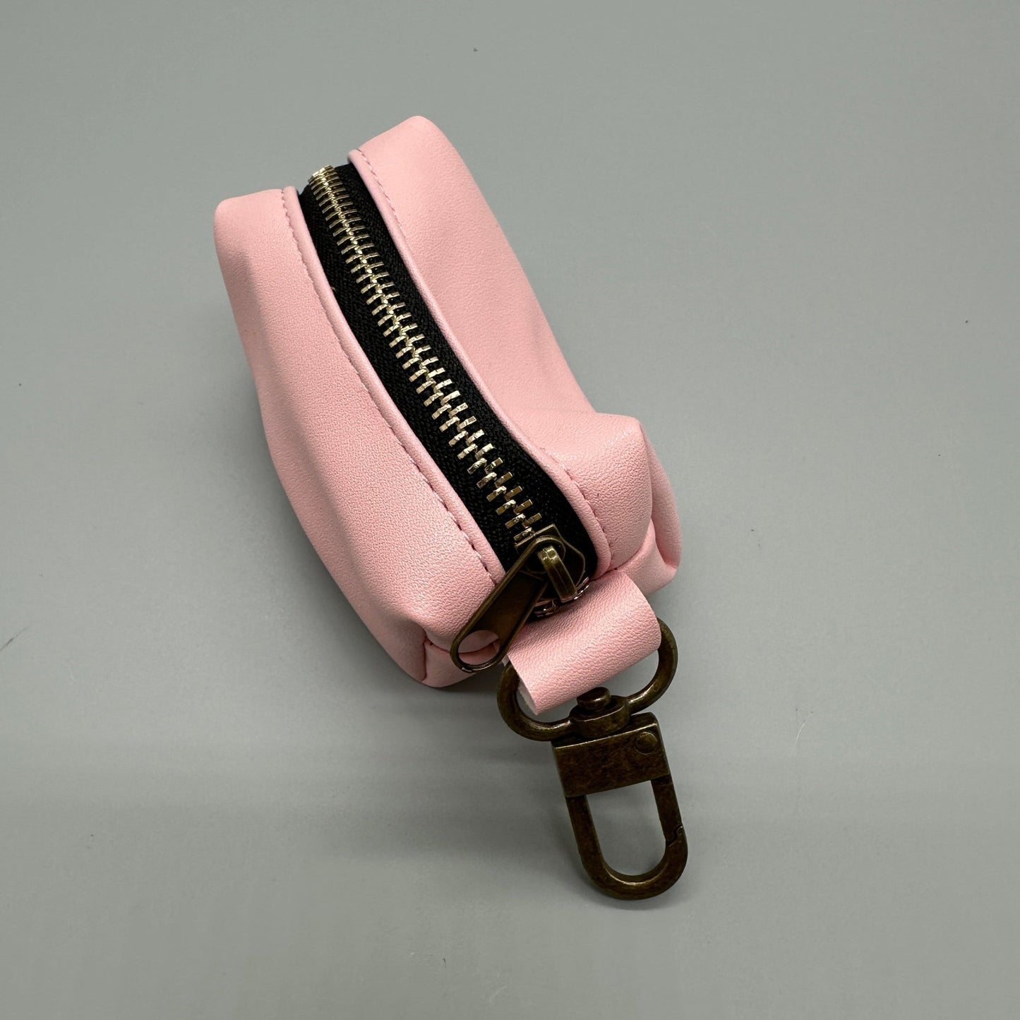 Hållare för hundbajspåsar - Hållare för bajspåsar - Equi ReUse Sweden AB