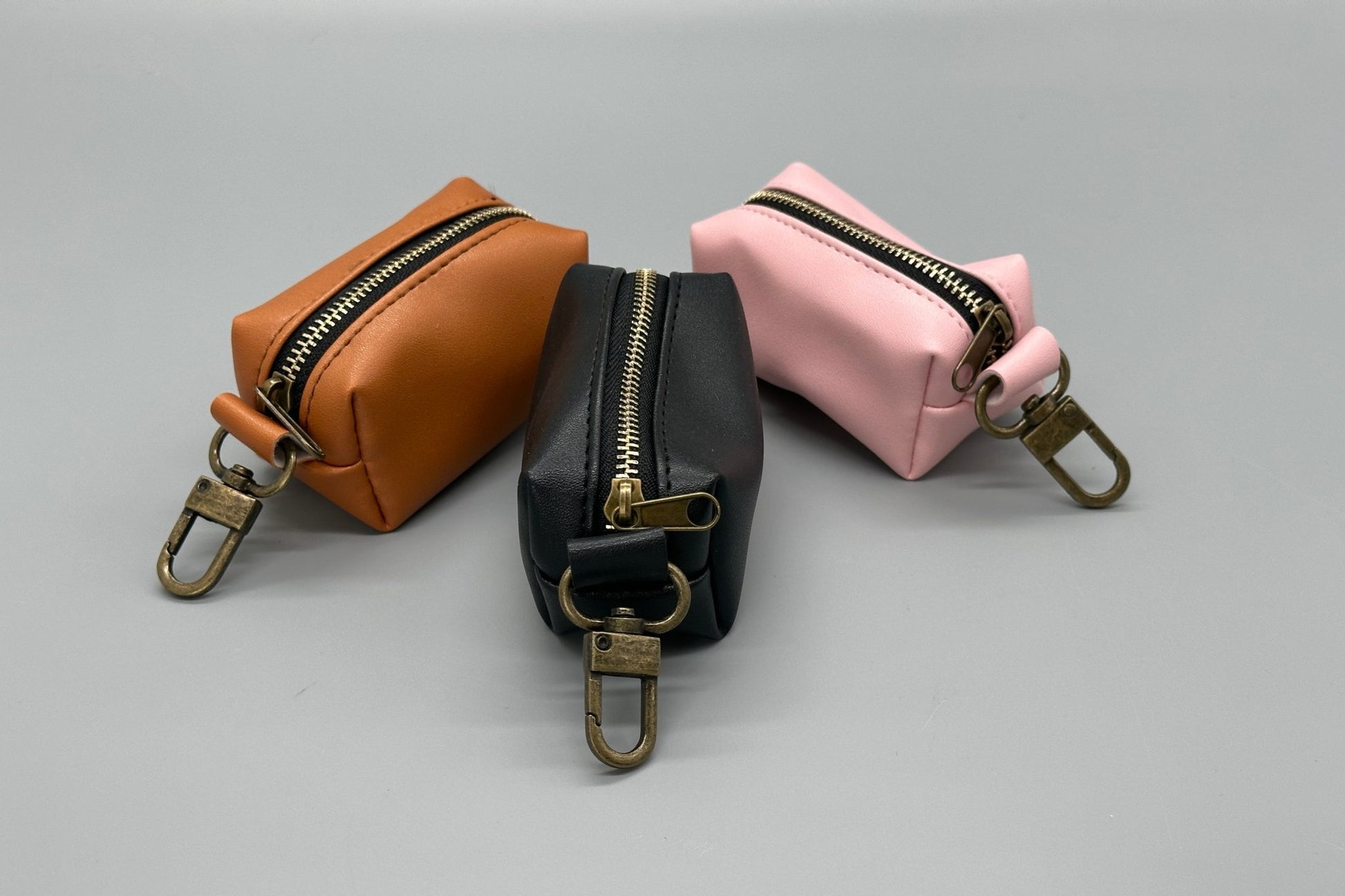 Hållare för hundbajspåsar - Hållare för bajspåsar - Equi ReUse Sweden AB