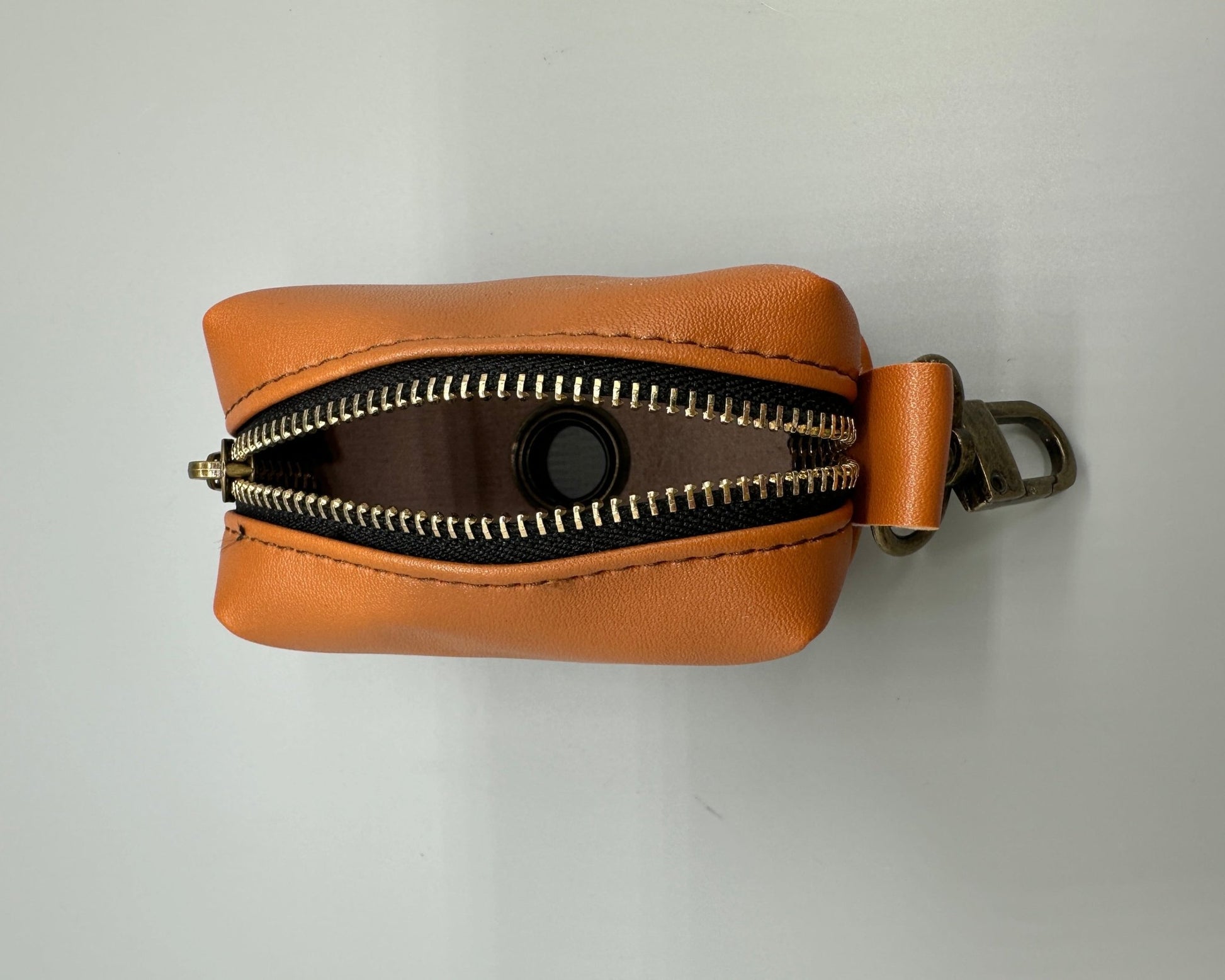 Hållare för hundbajspåsar - Hållare för bajspåsar - Equi ReUse Sweden AB