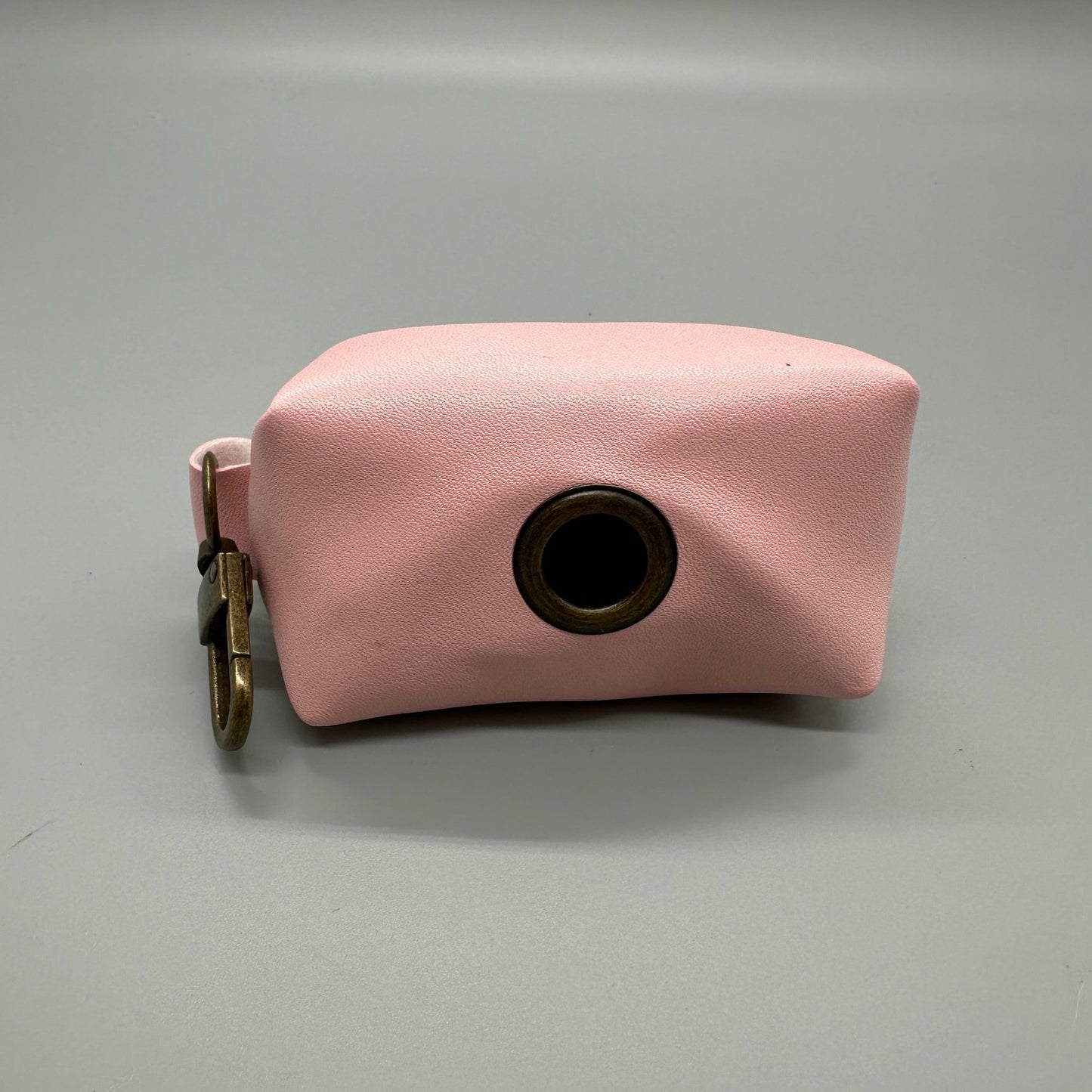 Hållare för hundbajspåsar - Hållare för bajspåsar - Equi ReUse Sweden AB