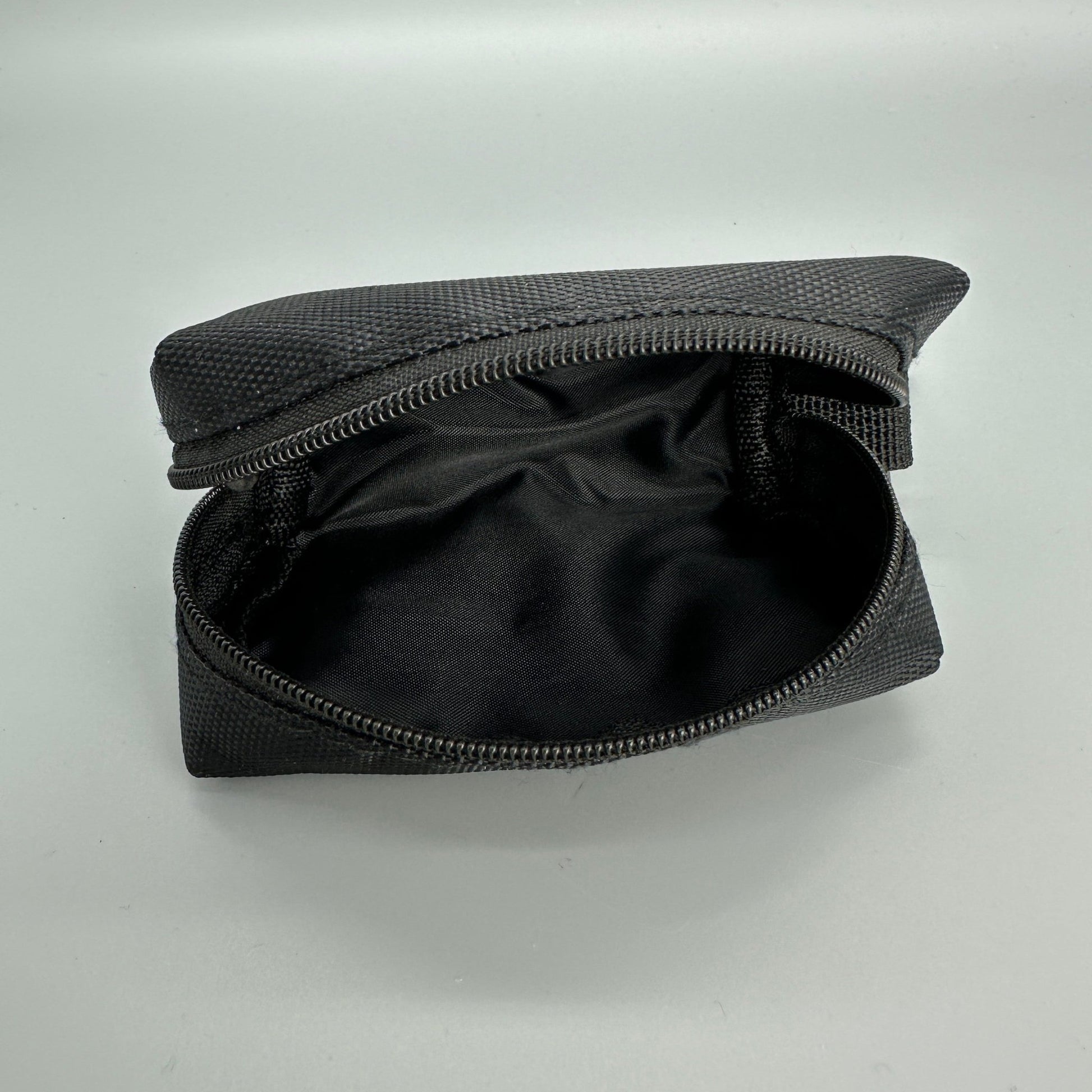 Hållare för hundbajspåsar - Hållare för bajspåsar - Equi ReUse Sweden AB