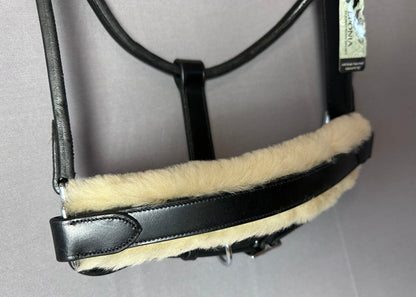 Lädergrimma med fårskinn | Eponia Equestrian sport - Grimma - Equi ReUse Sweden AB