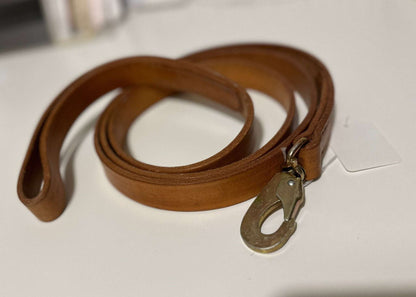 Hundkoppel i läder med karbinhake | BGB Orsa Sweden