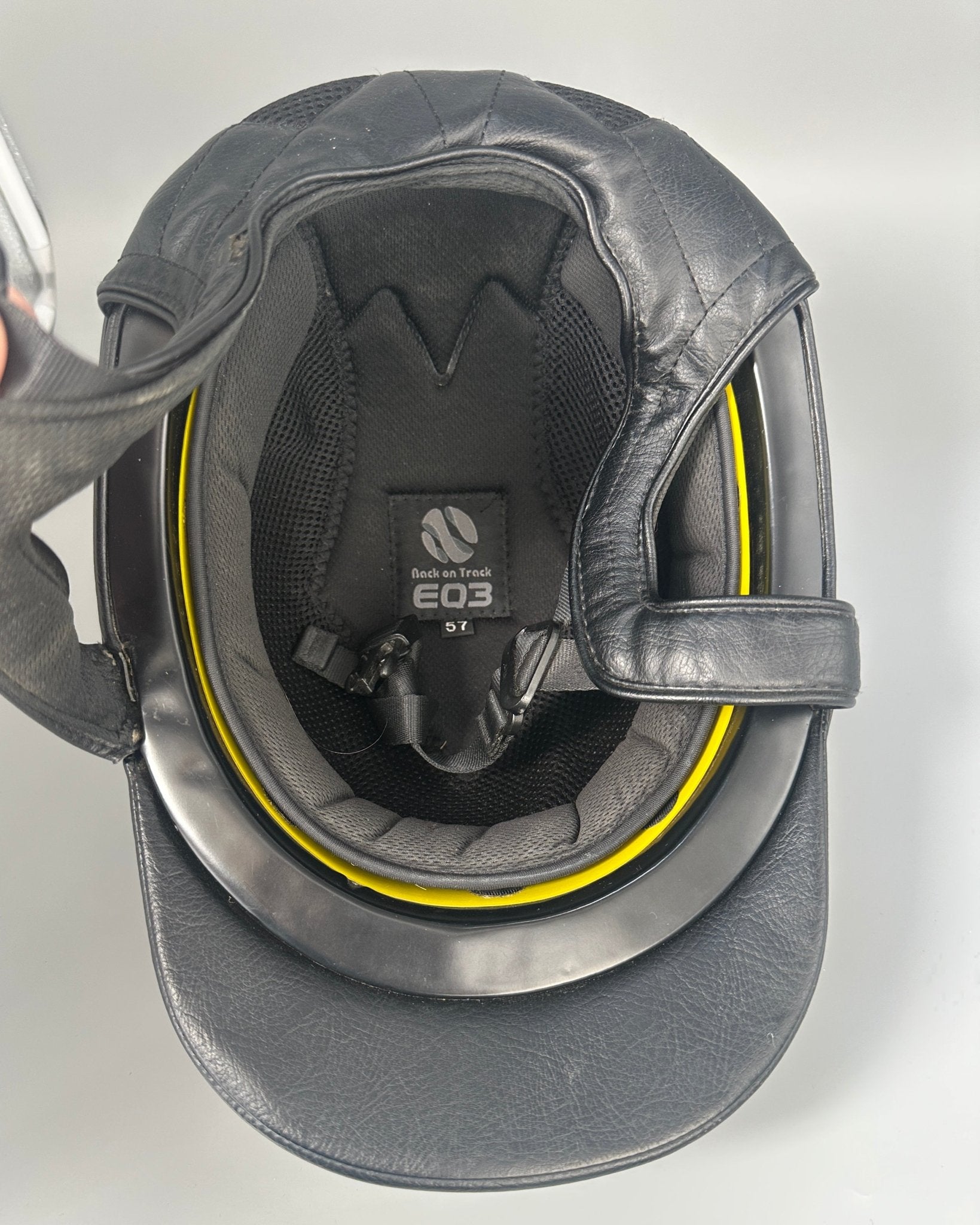 Ridhjälm | 57 | Back on Track EQ3 - Equi ReUse Sweden AB