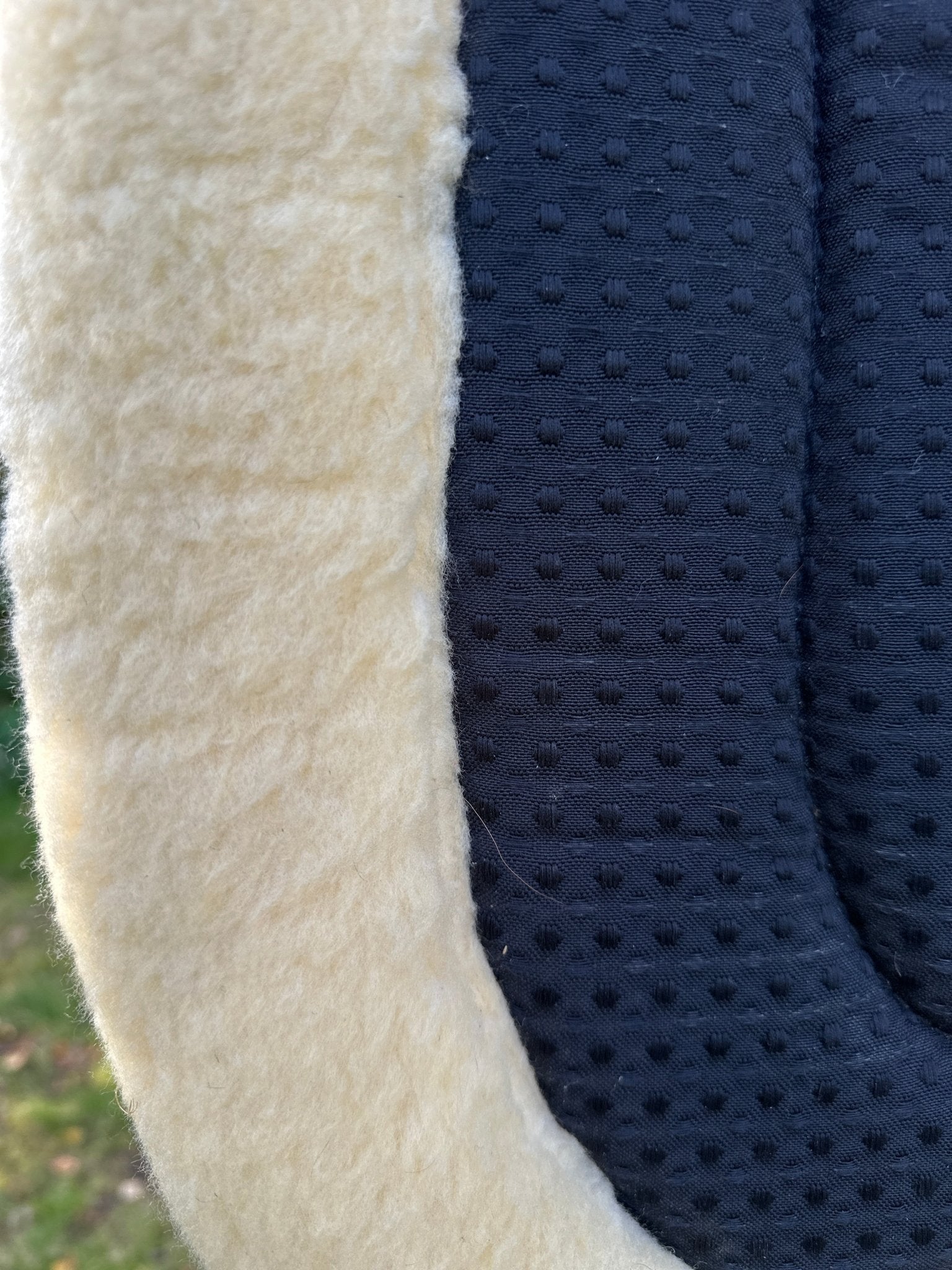 Sadelformad pad med syntetpäls | Full - Equi ReUse Sweden AB