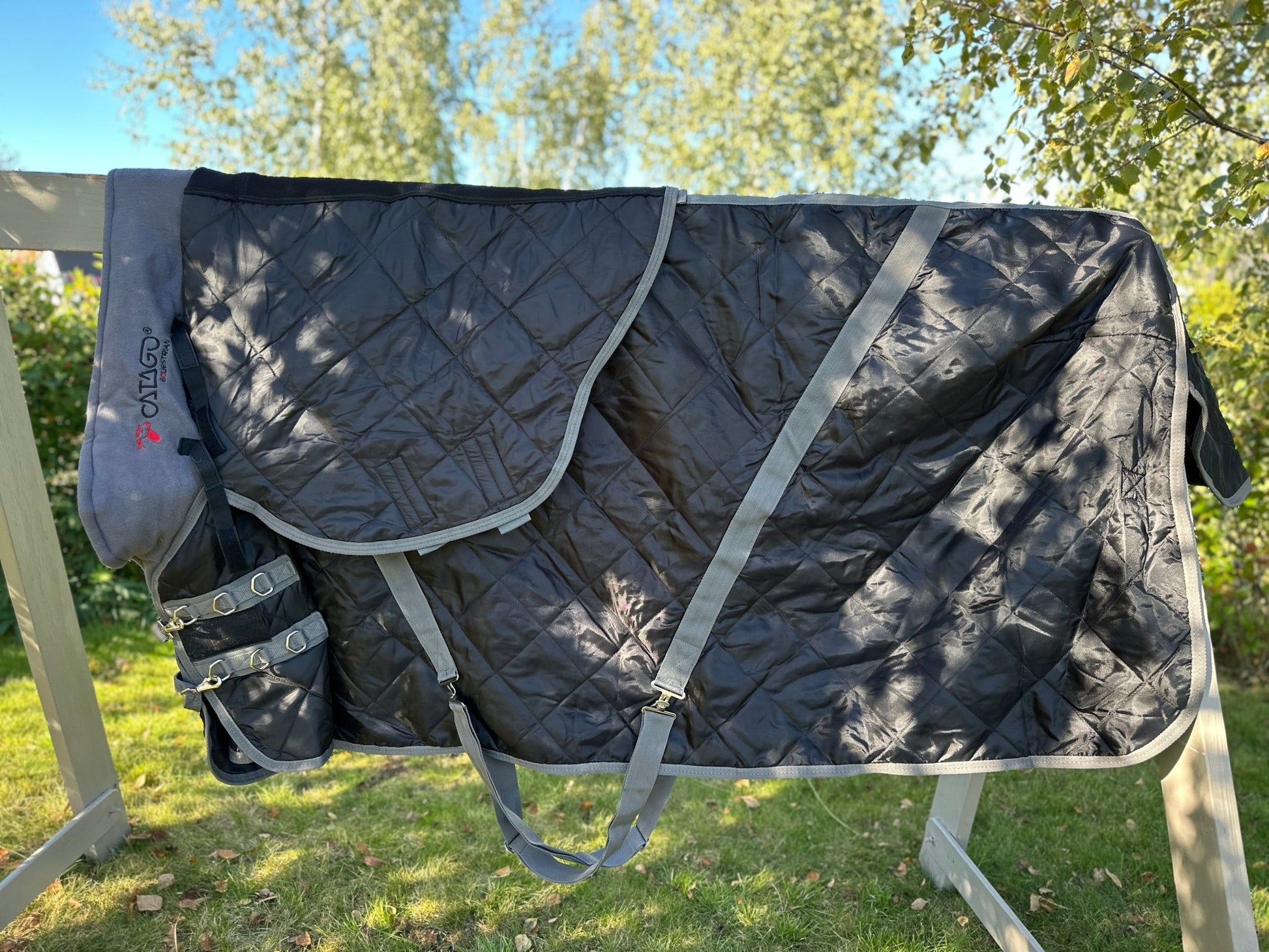 Stalltäcke 100 g | 145 | Catago - Equi ReUse Sweden AB