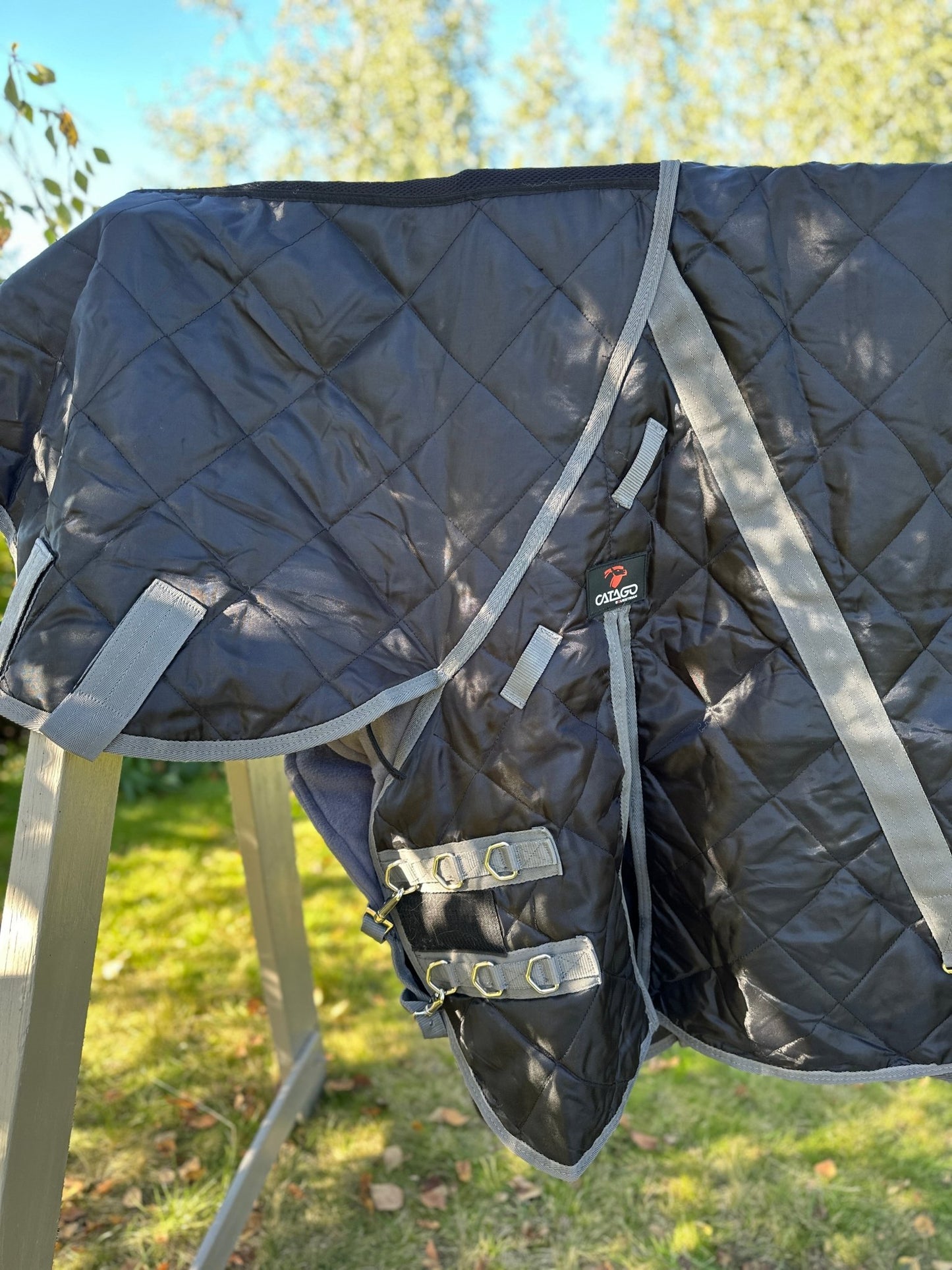 Stalltäcke 100 g | 145 | Catago - Equi ReUse Sweden AB