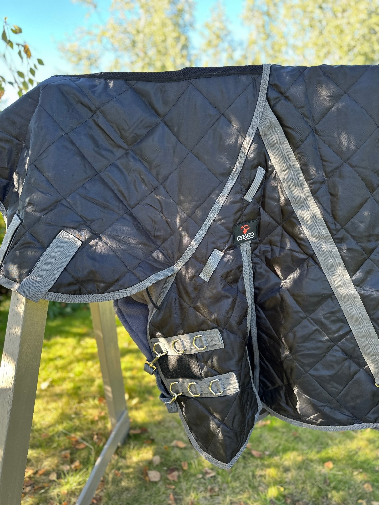 Stalltäcke 100 g | 145 | Catago - Equi ReUse Sweden AB