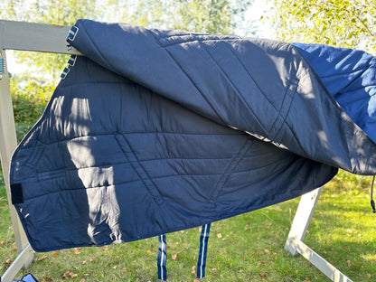 Stalltäcke | 140 | Horseware Rambo Stable Plus Vari - Layer 450g - Equi ReUse Sweden AB